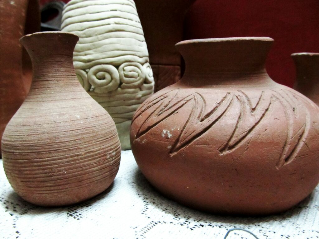 Α group of three vases sitting on top of a table